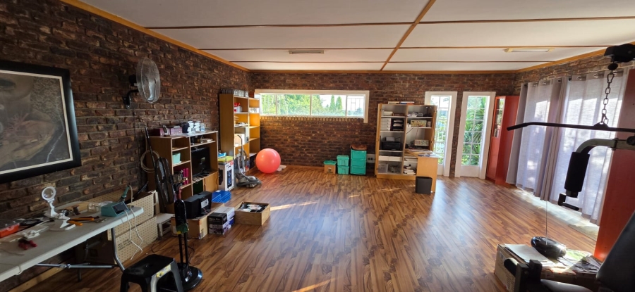 5 Bedroom Property for Sale in Wilkoppies North West